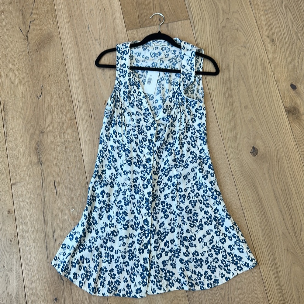 Reformation Rylinn Floral Button Front Tie Back Sundress
MILANESA, Size 6 NWT - Picture 4 of 7